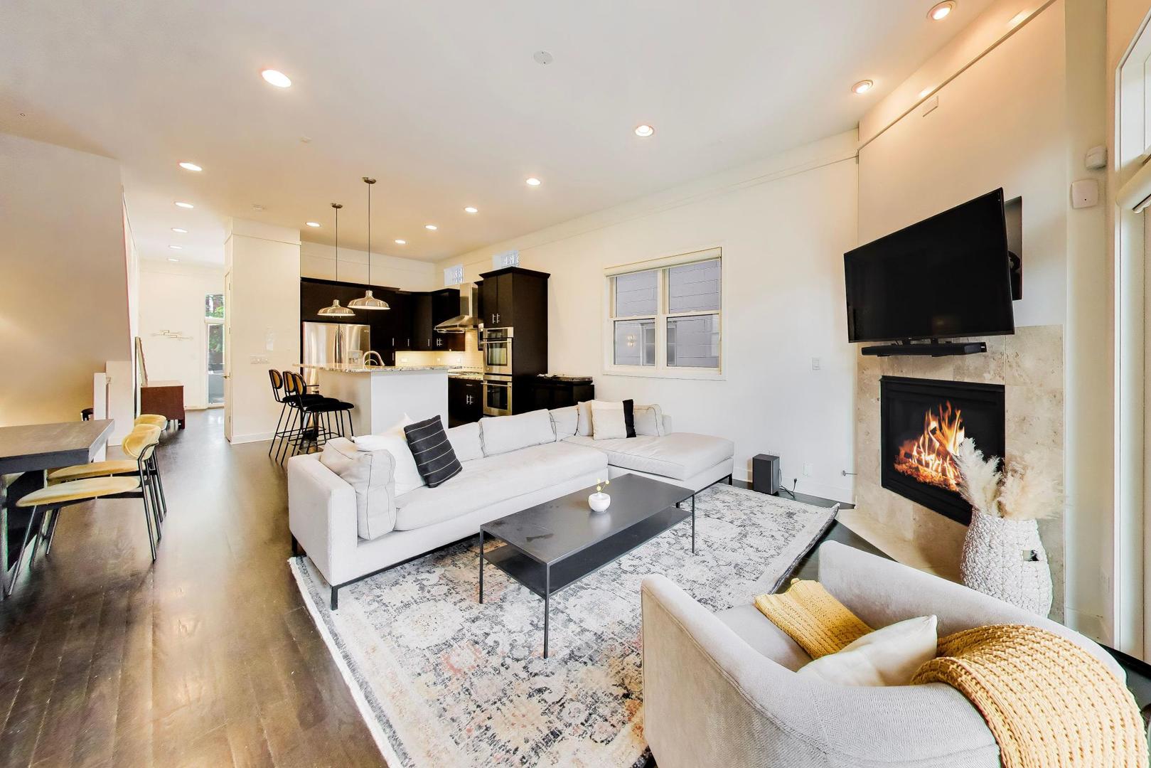 1725 W Le Moyne Street Unit: 1