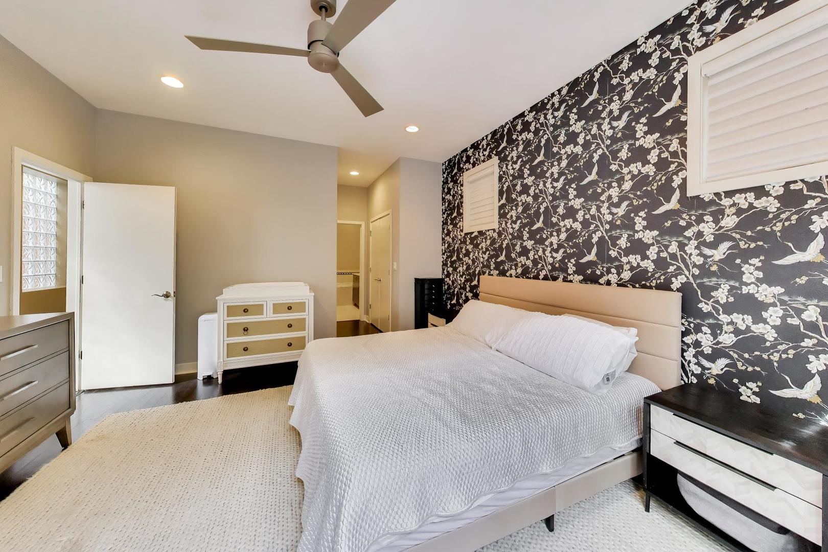 1725 W Le Moyne Street Unit: 1