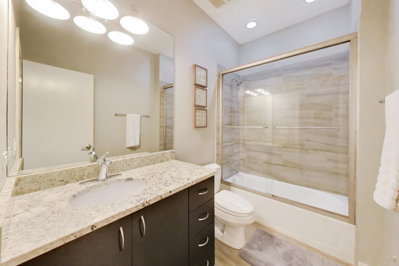 1725 W Le Moyne Street Unit: 1