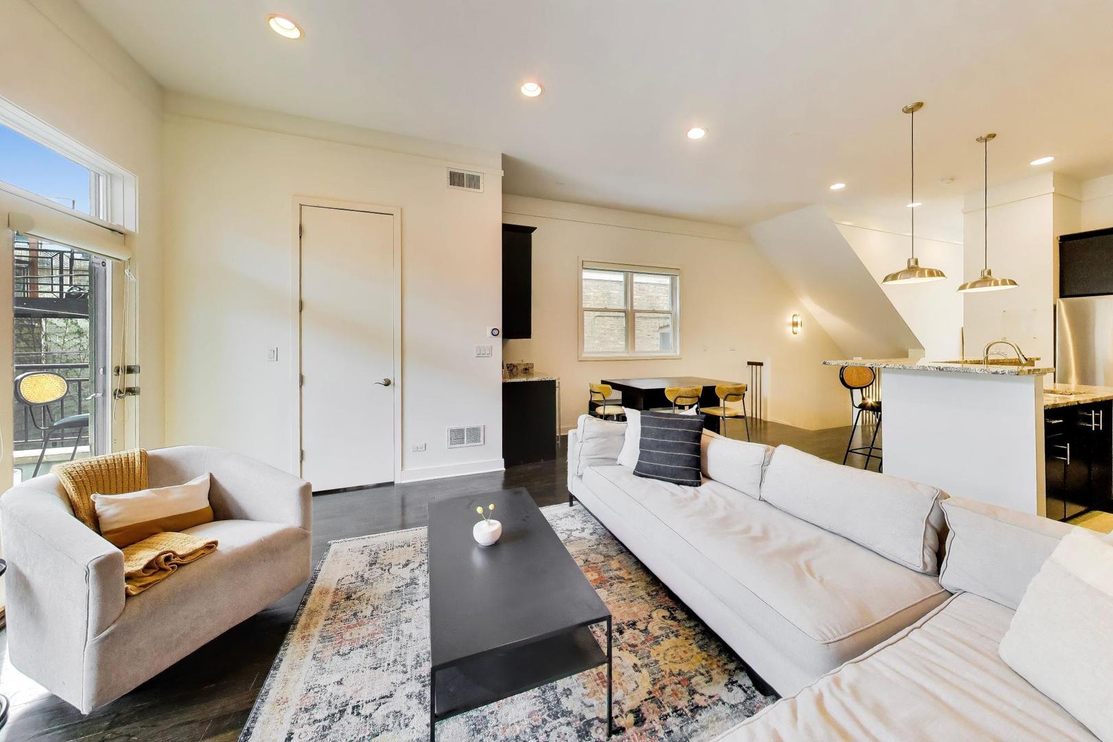 1725 W Le Moyne Street Unit: 1