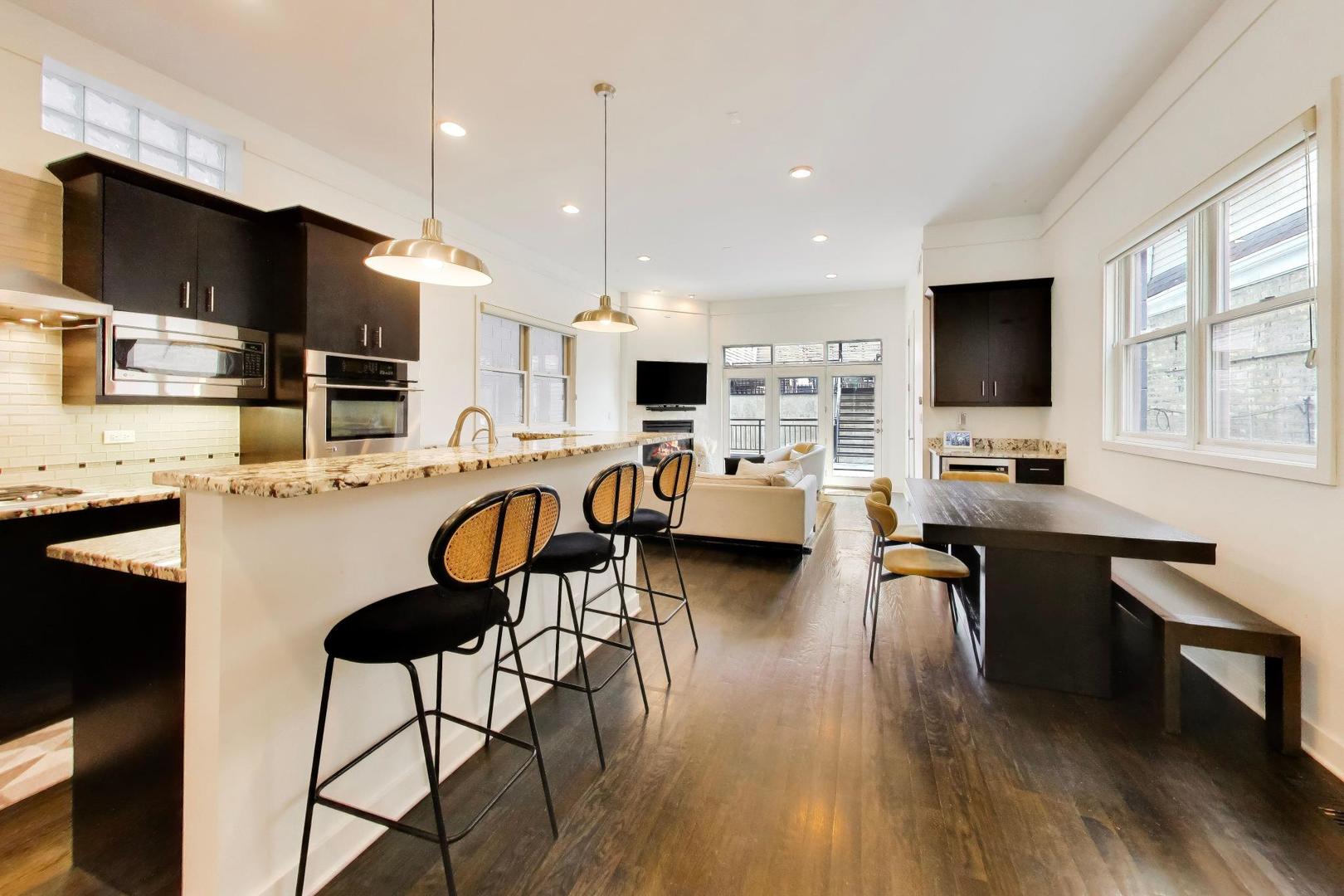 1725 W Le Moyne Street Unit: 1