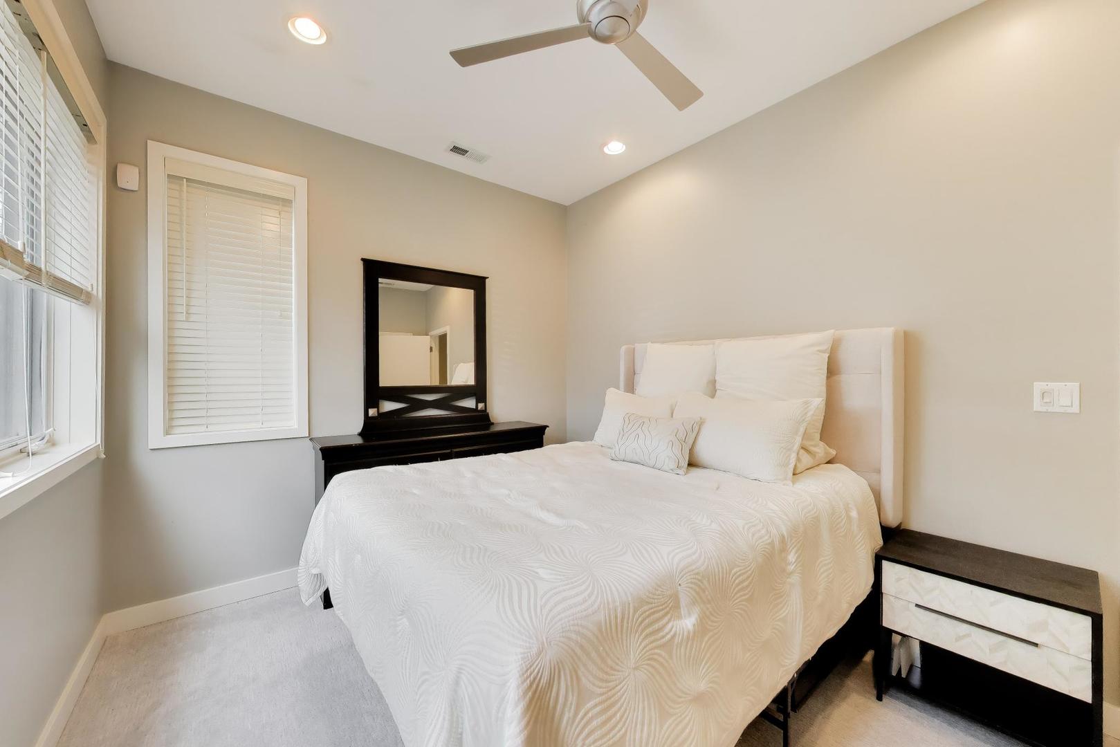 1725 W Le Moyne Street Unit: 1