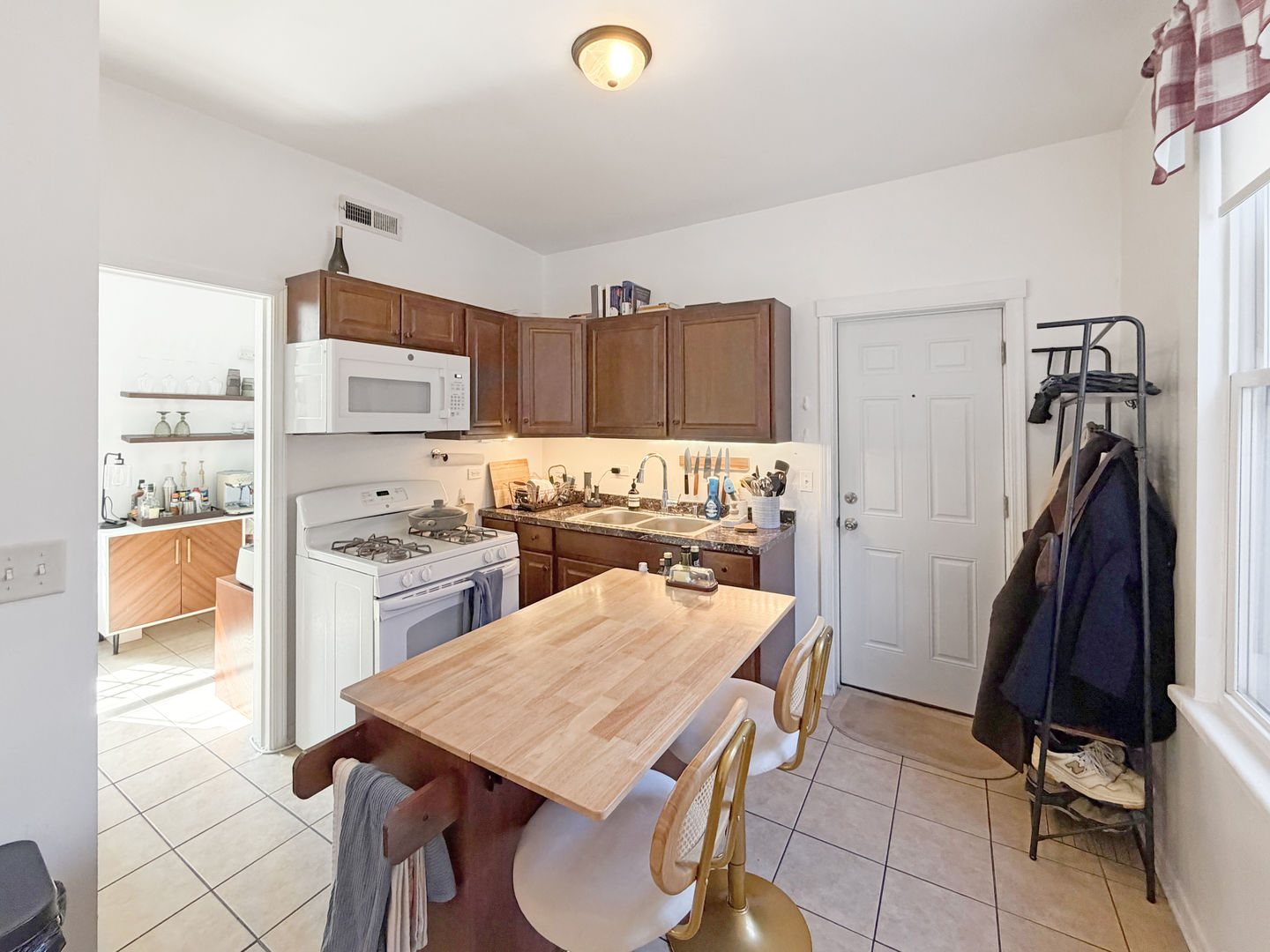 946 W Concord Place Unit: 1R