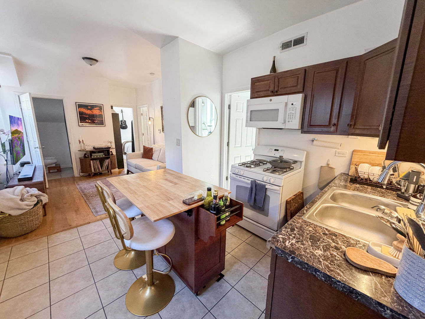 946 W Concord Place Unit: 1R