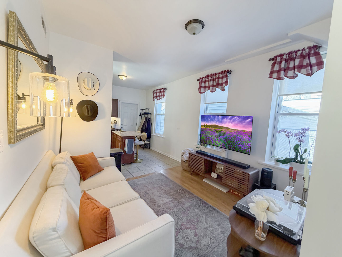 946 W Concord Place Unit: 1R