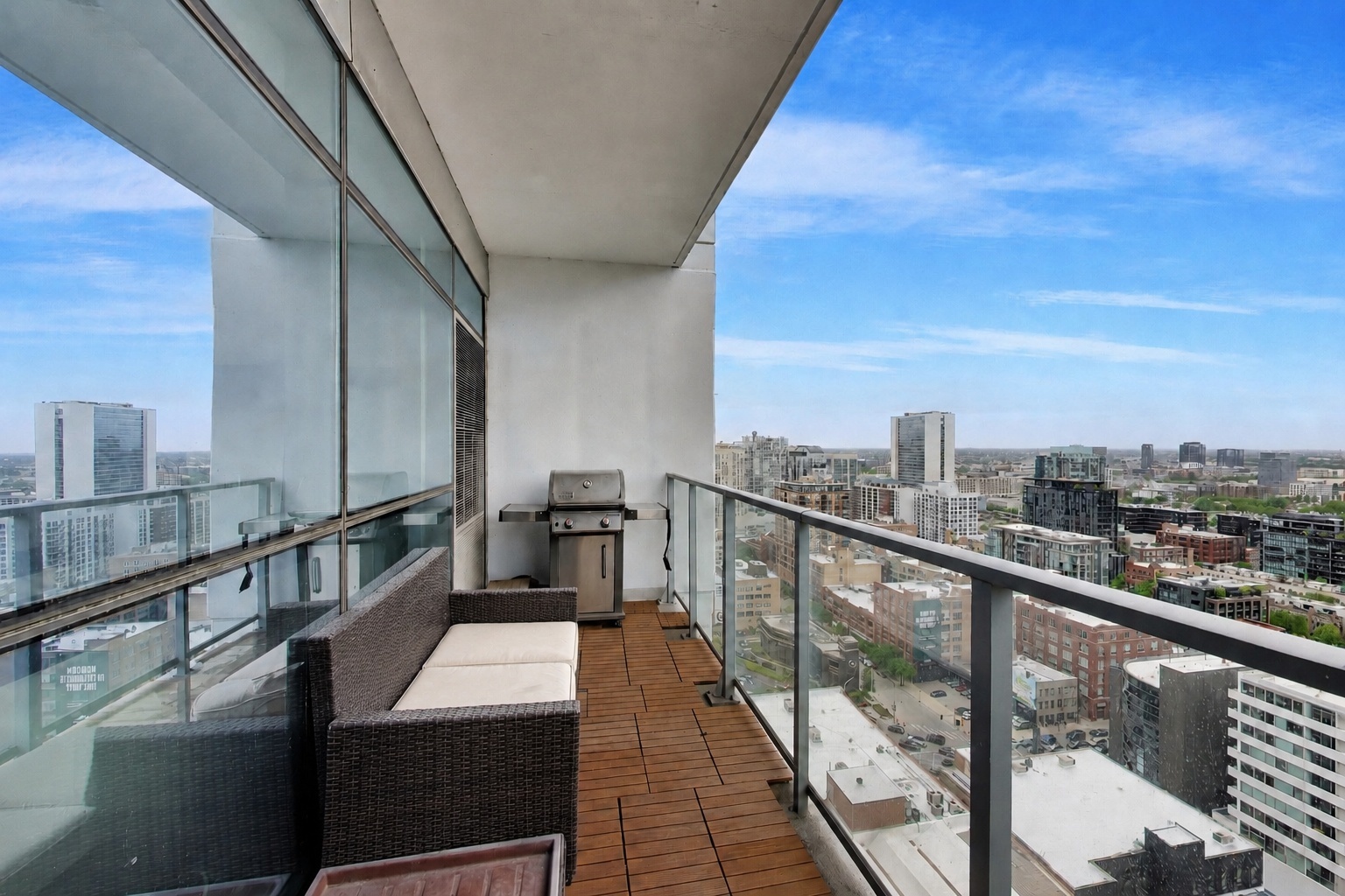 303 W Ohio Street Unit: 2702