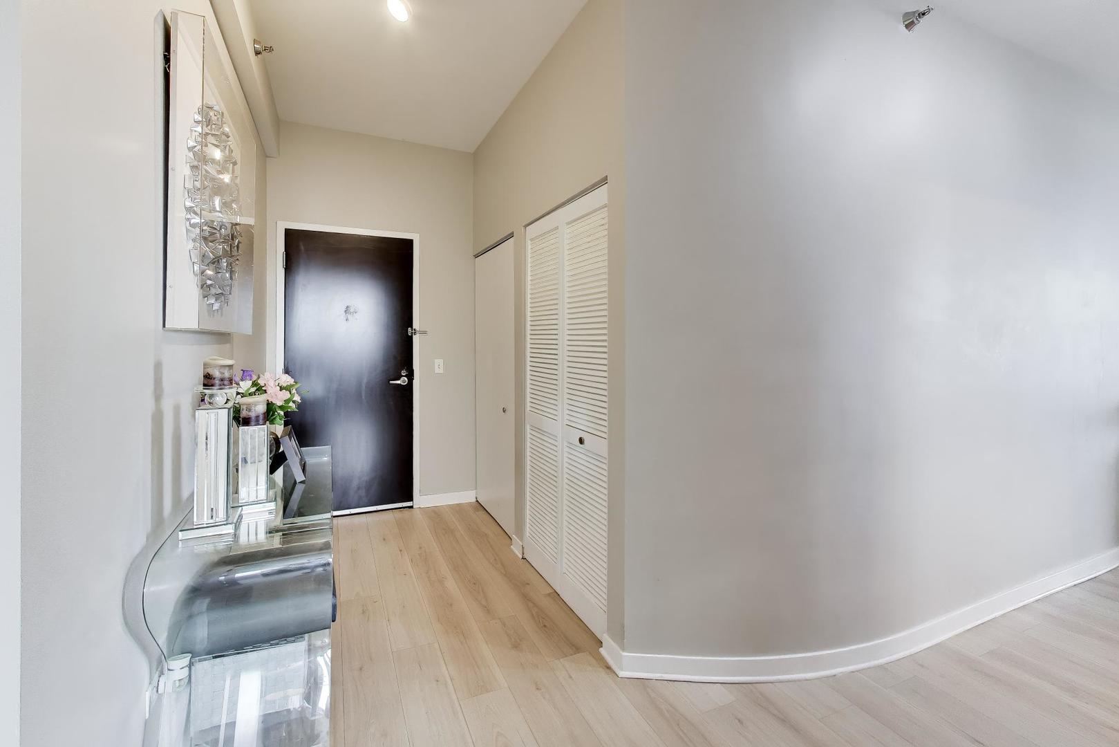 303 W Ohio Street Unit: 2702