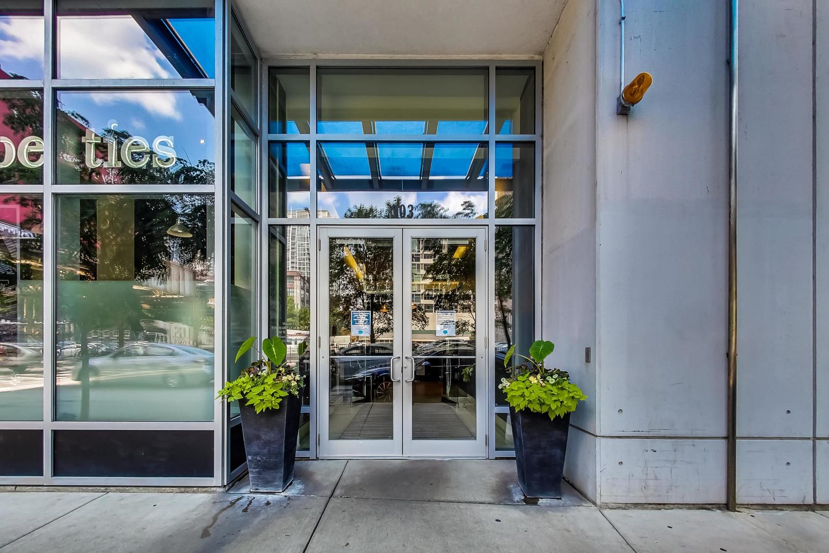 303 W Ohio Street Unit: 2702