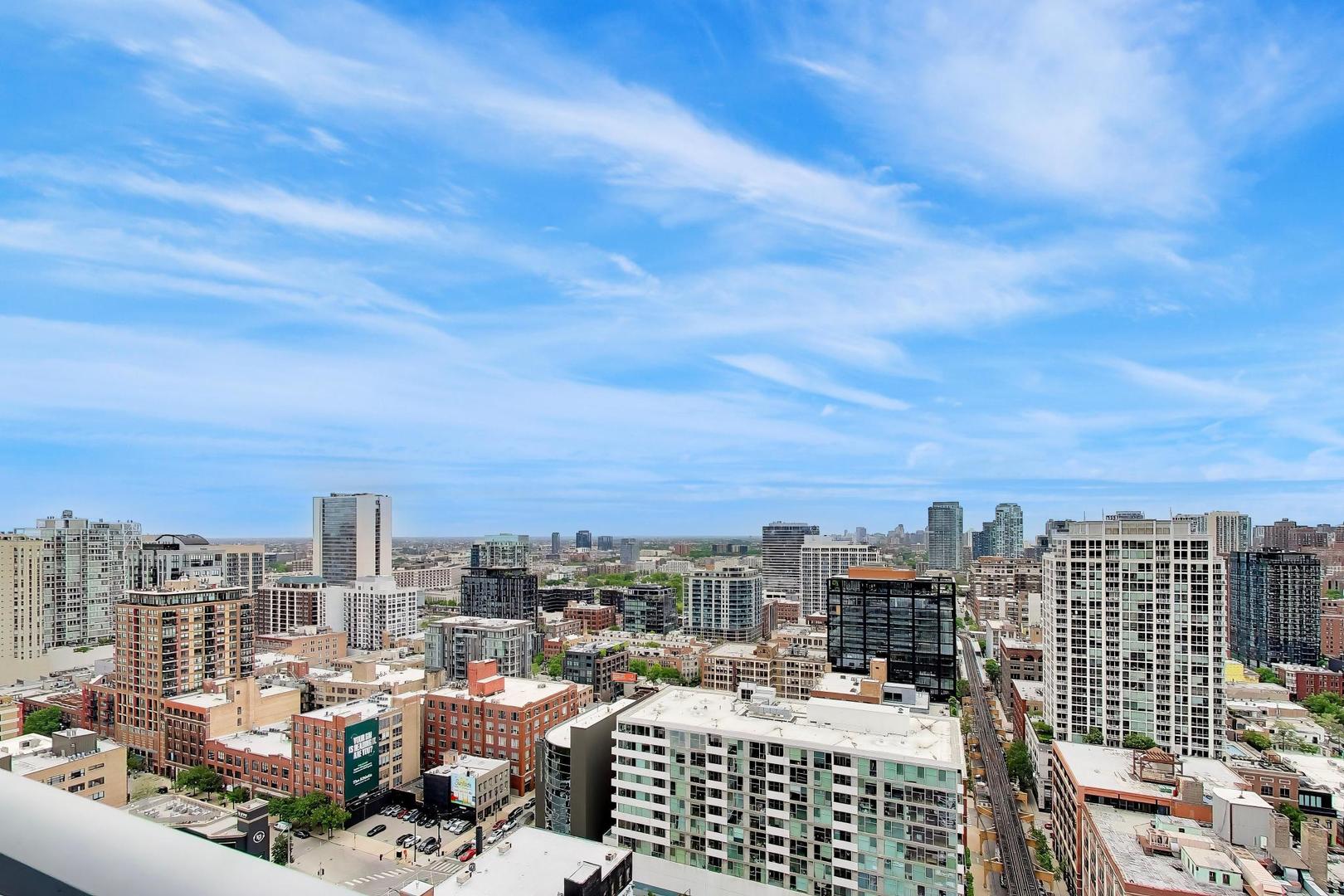 303 W Ohio Street Unit: 2702