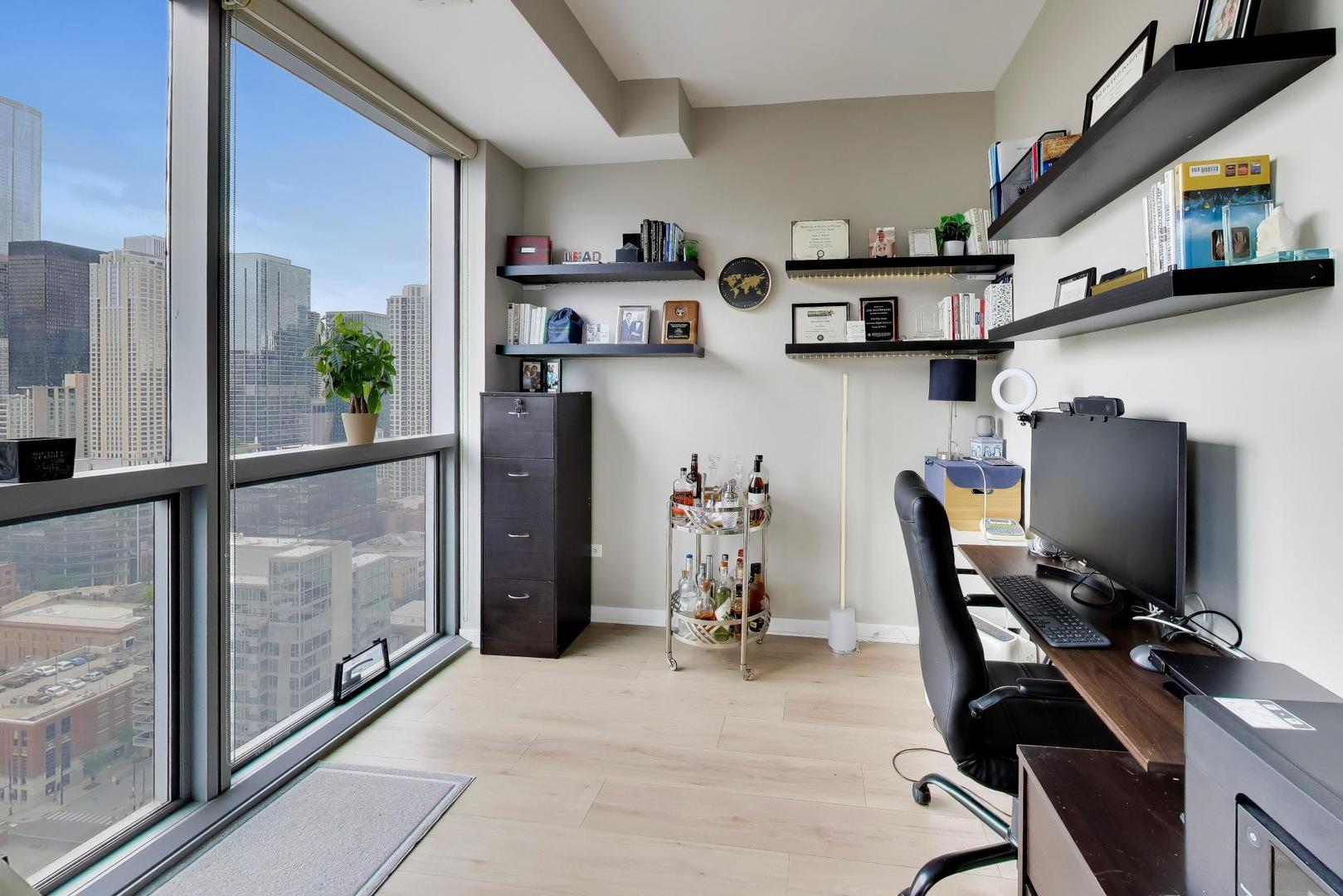 303 W Ohio Street Unit: 2702