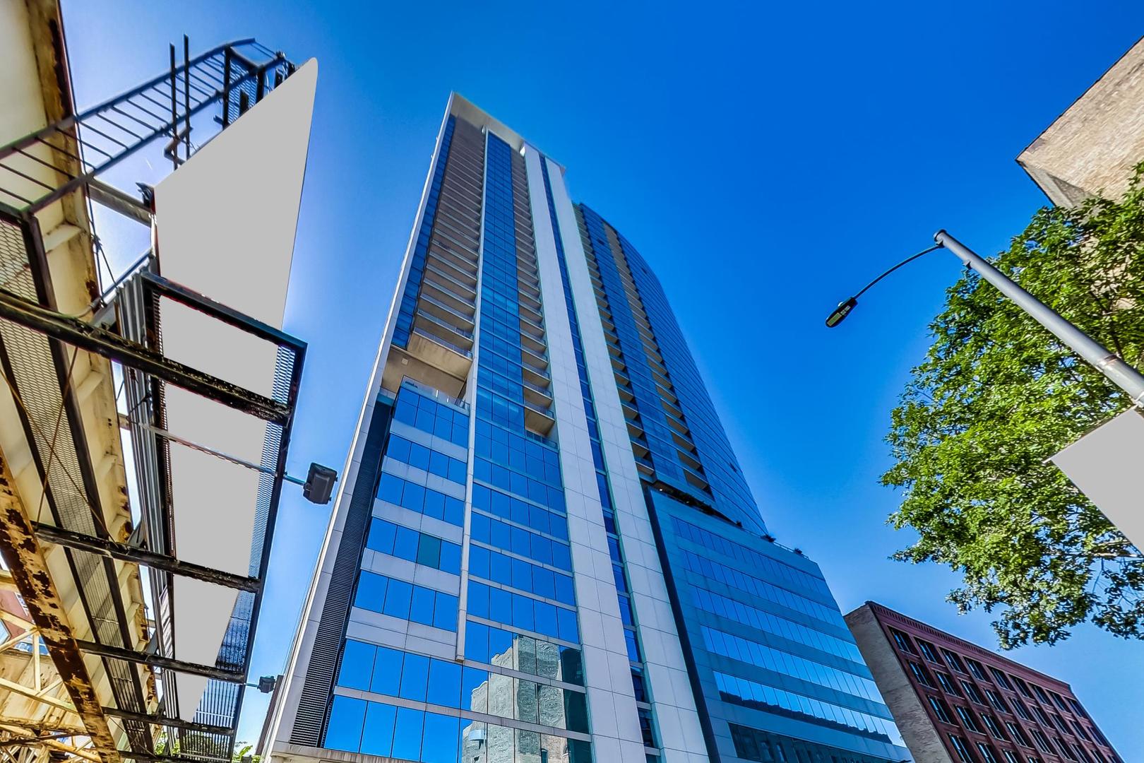 303 W Ohio Street Unit: 2702