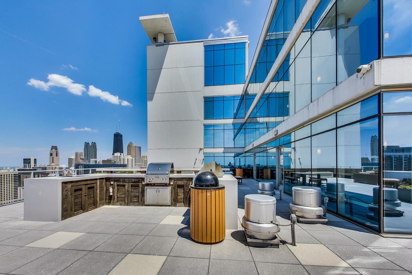 303 W Ohio Street Unit: 2702