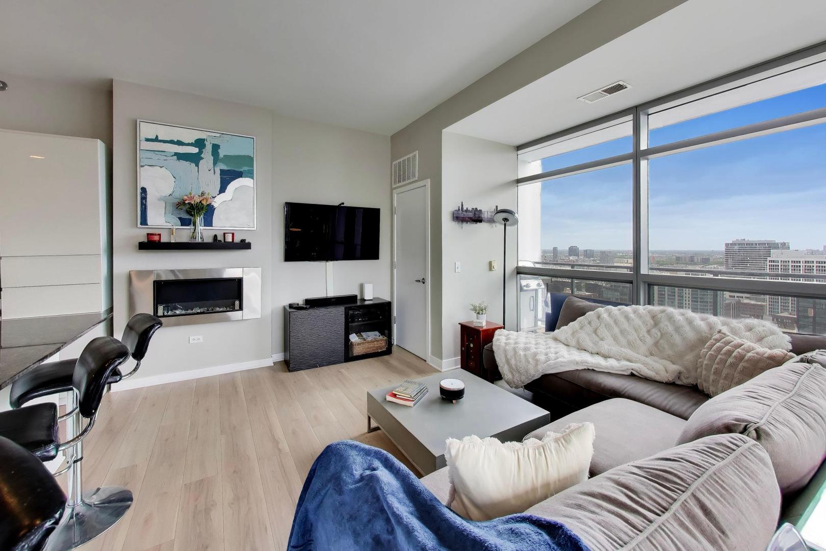 303 W Ohio Street Unit: 2702