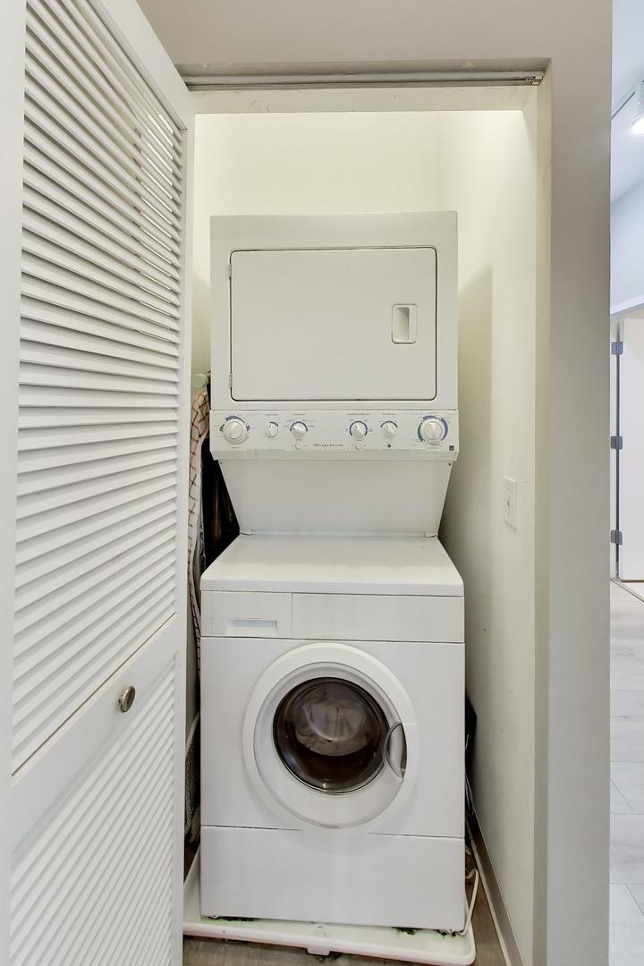 303 W Ohio Street Unit: 2702