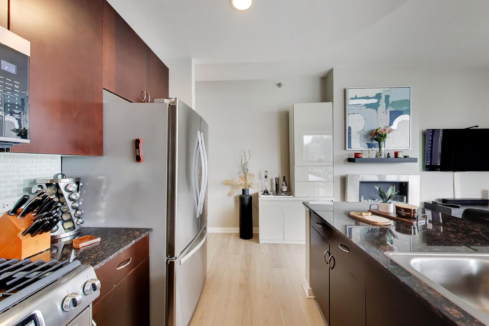 303 W Ohio Street Unit: 2702