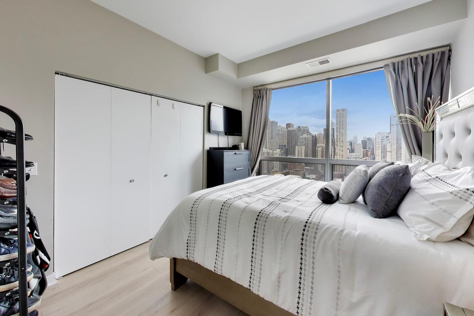 303 W Ohio Street Unit: 2702