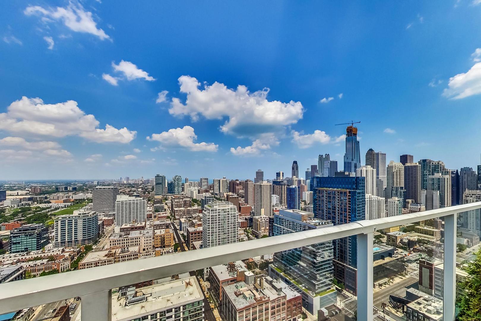 303 W Ohio Street Unit: 2702