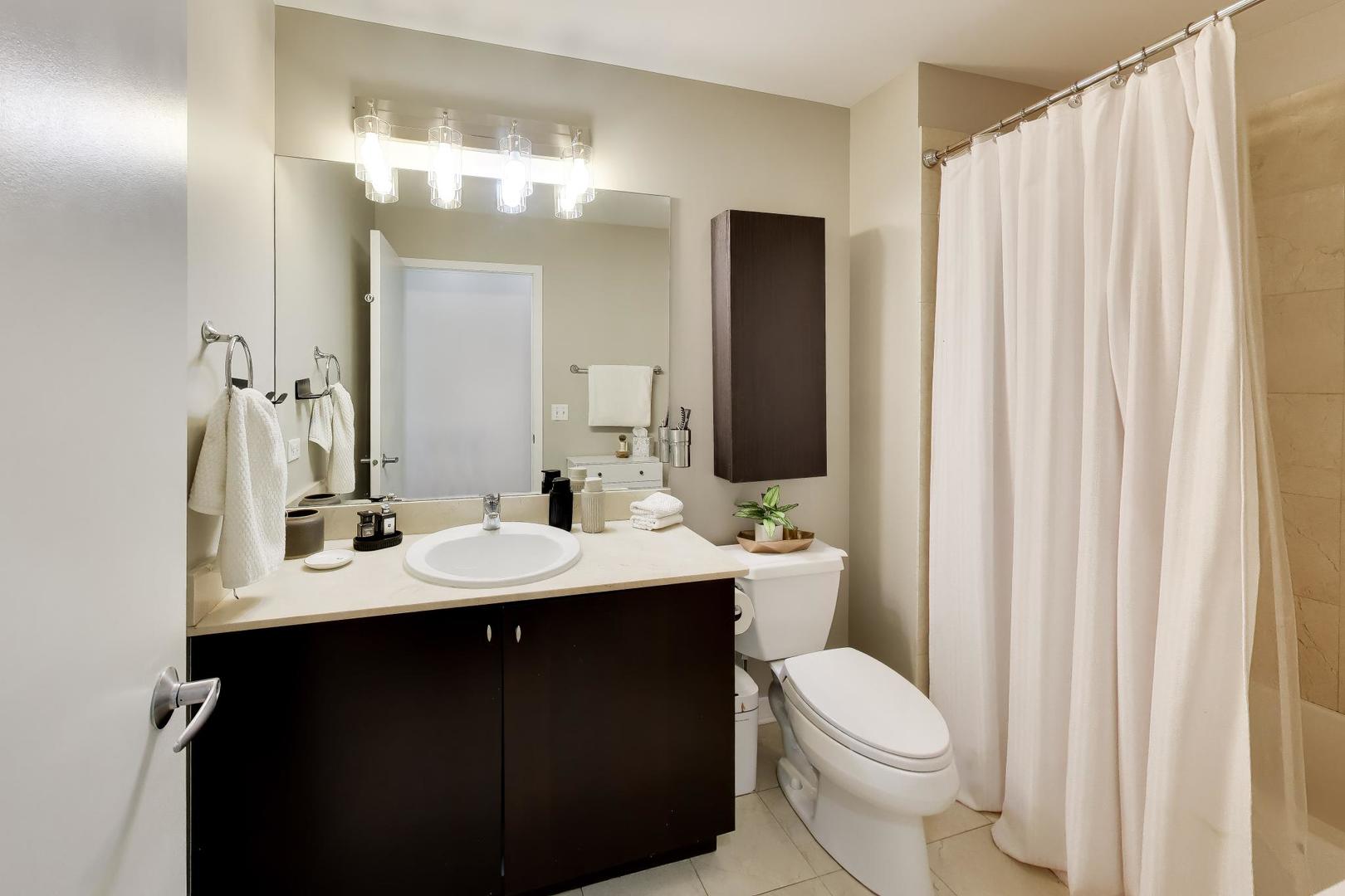 303 W Ohio Street Unit: 2702