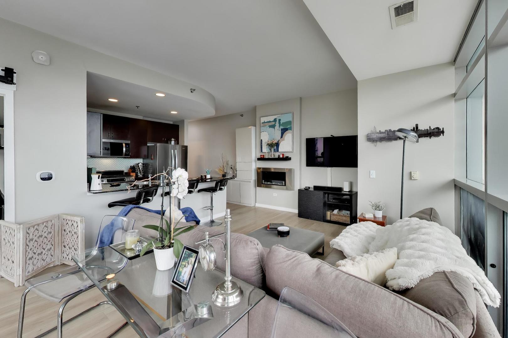 303 W Ohio Street Unit: 2702
