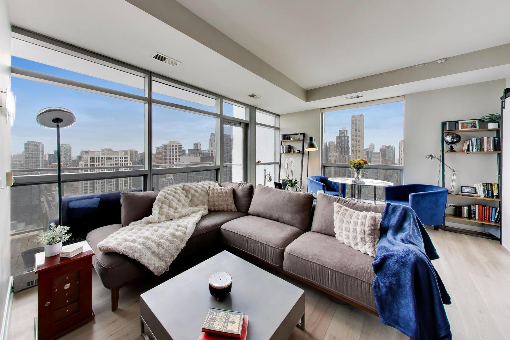 303 W Ohio Street Unit: 2702