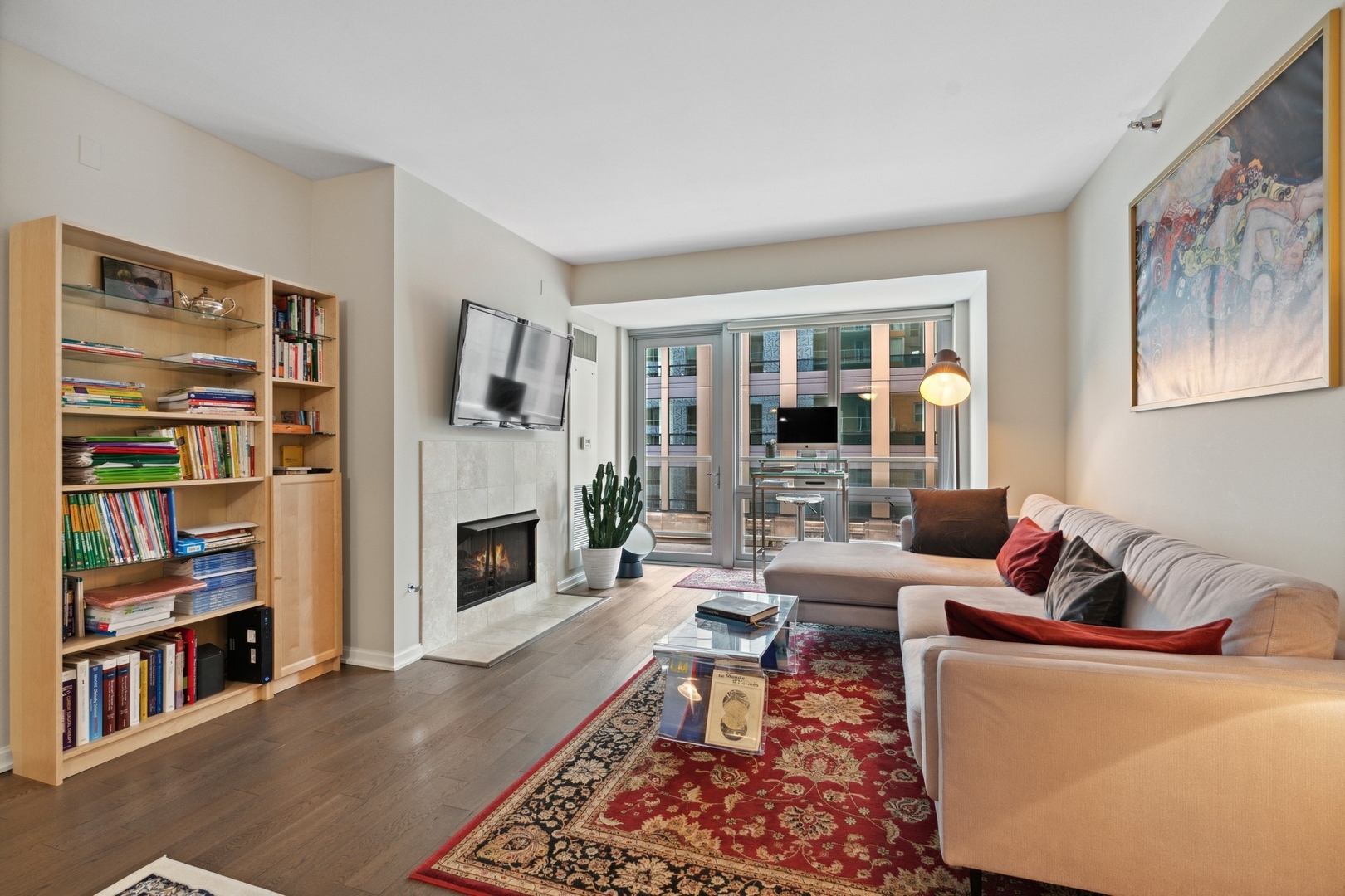 160 E ILLINOIS Street Unit: 1302