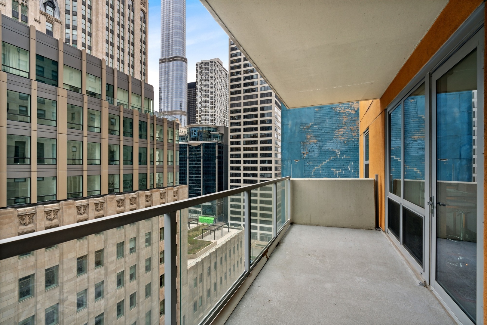 160 E ILLINOIS Street Unit: 1302
