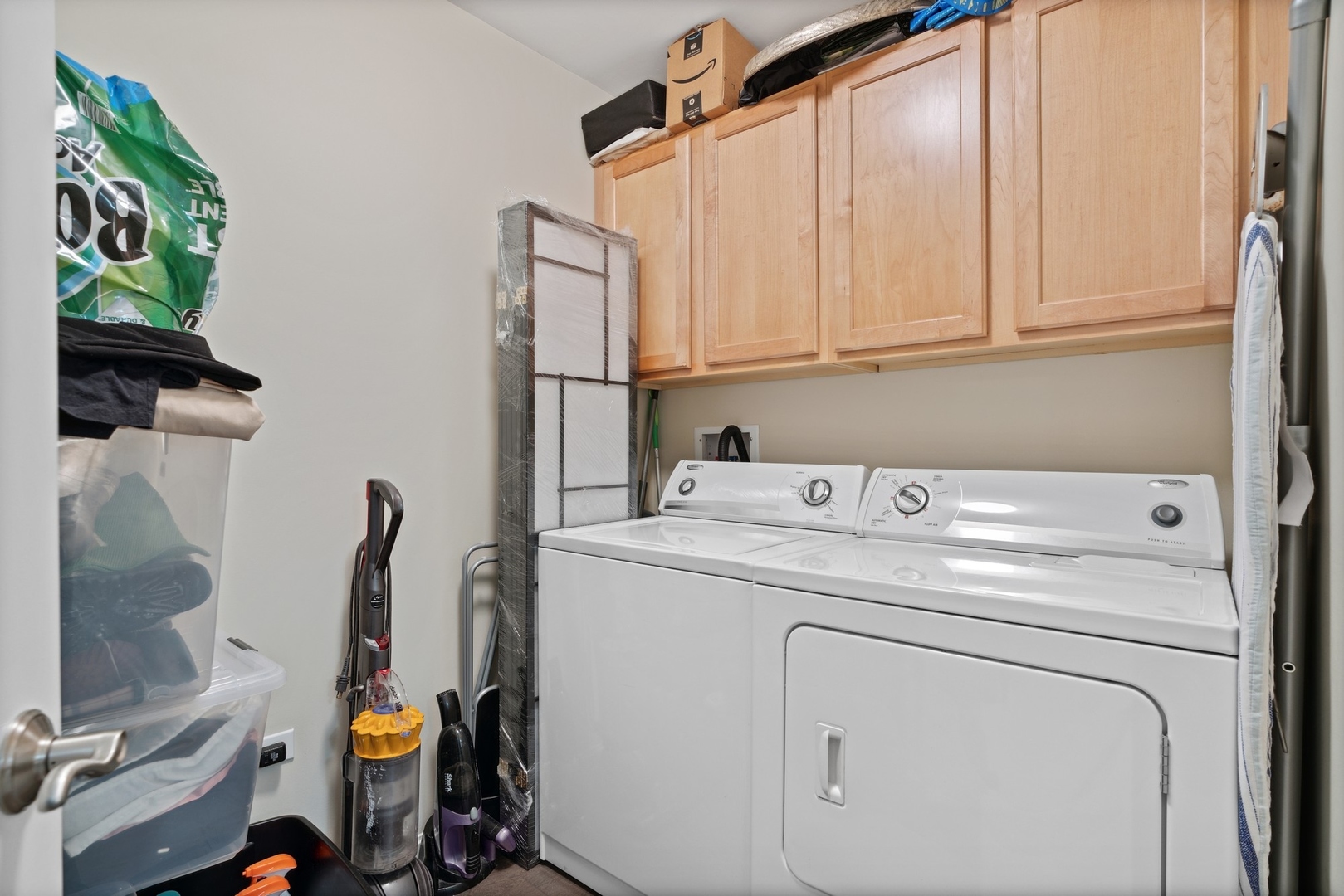 160 E ILLINOIS Street Unit: 1302