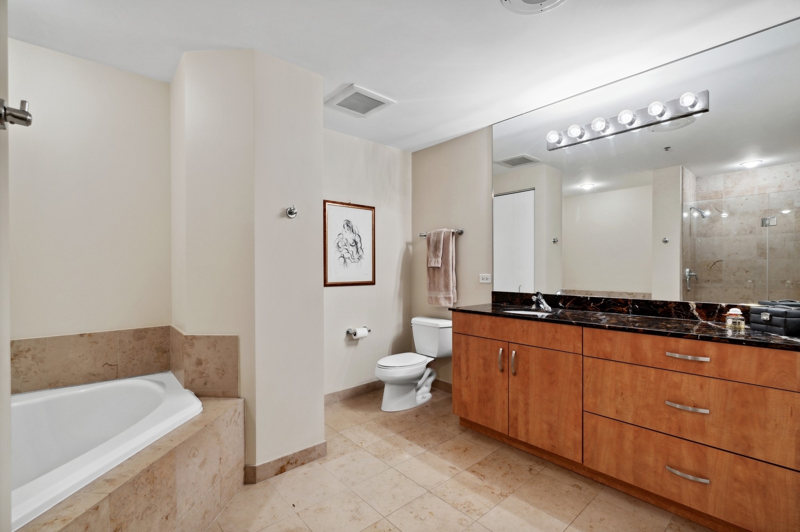 160 E ILLINOIS Street Unit: 1302