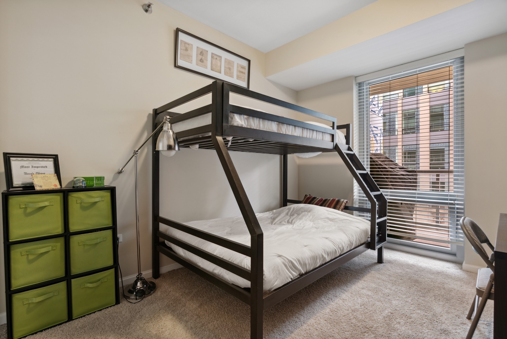 160 E ILLINOIS Street Unit: 1302