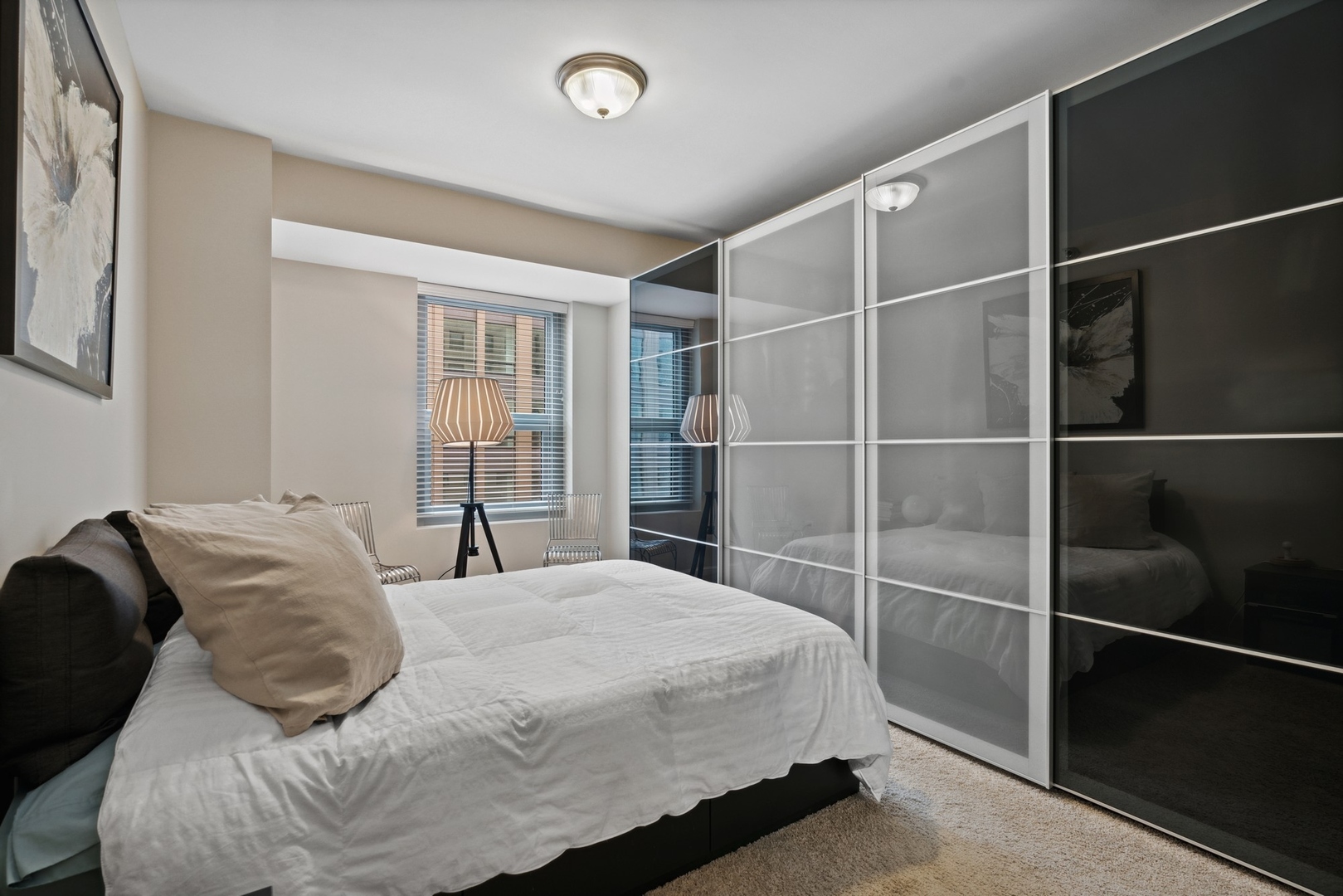160 E ILLINOIS Street Unit: 1302