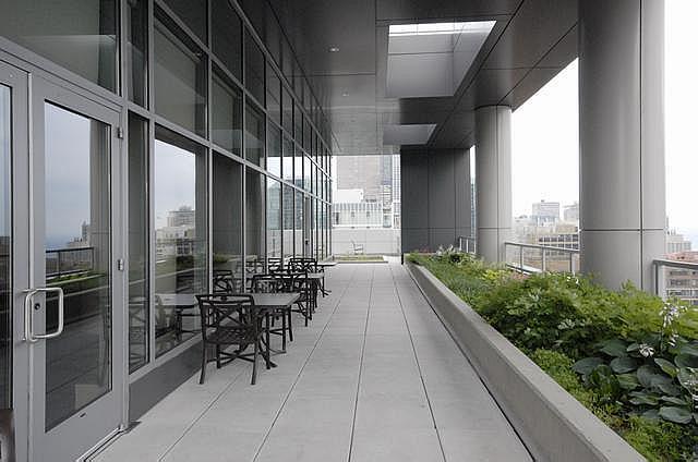 160 E ILLINOIS Street Unit: 1302