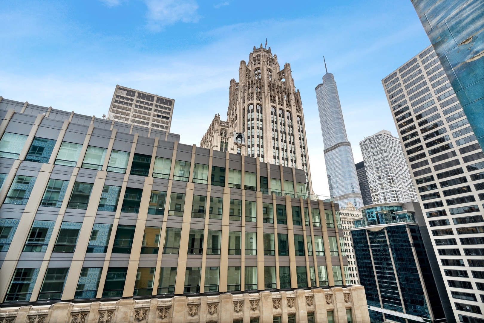 160 E ILLINOIS Street Unit: 1302