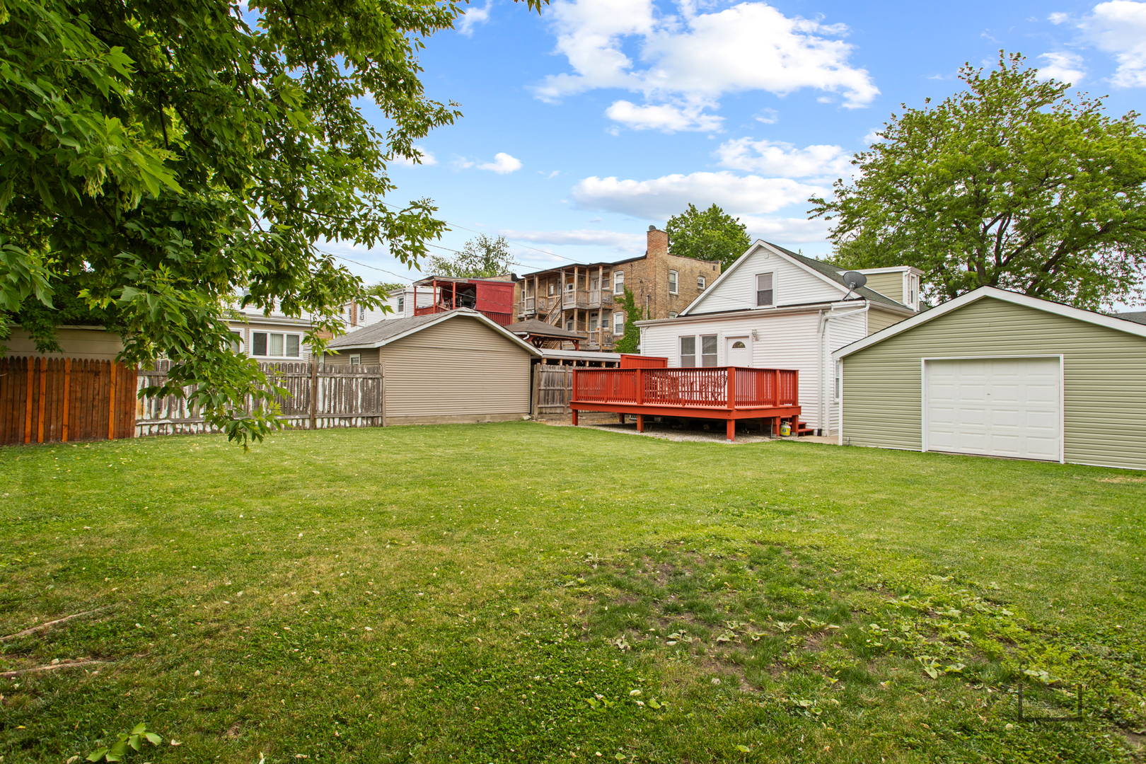 5010 W Newport Avenue