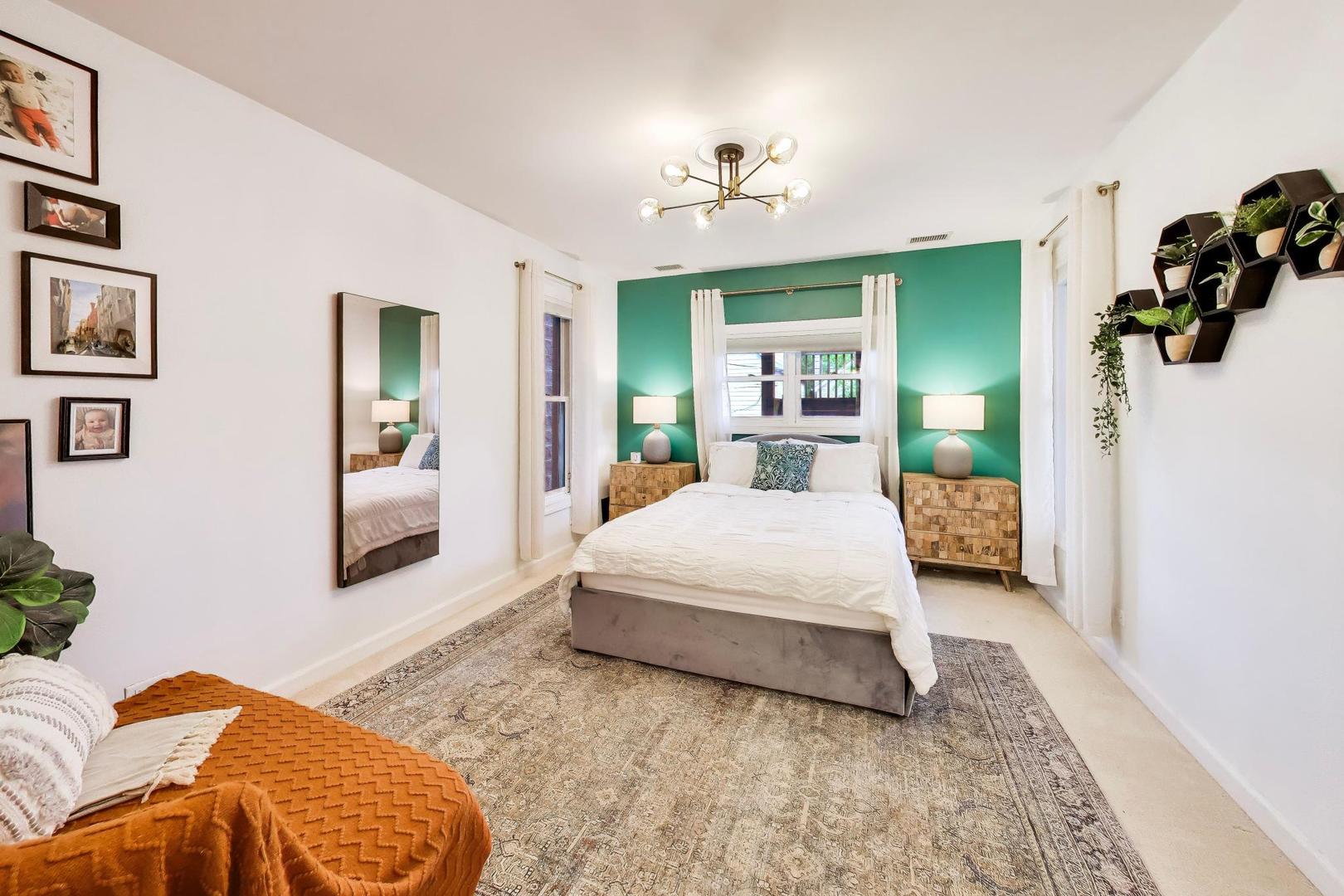 3051 N Clifton Avenue Unit: 2