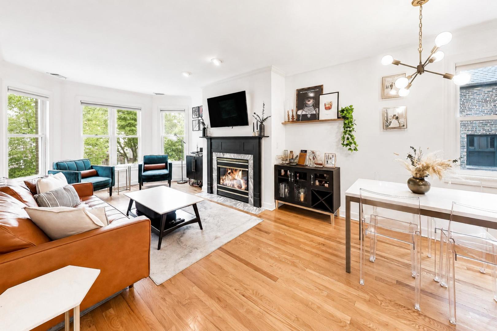 3051 N Clifton Avenue Unit: 2