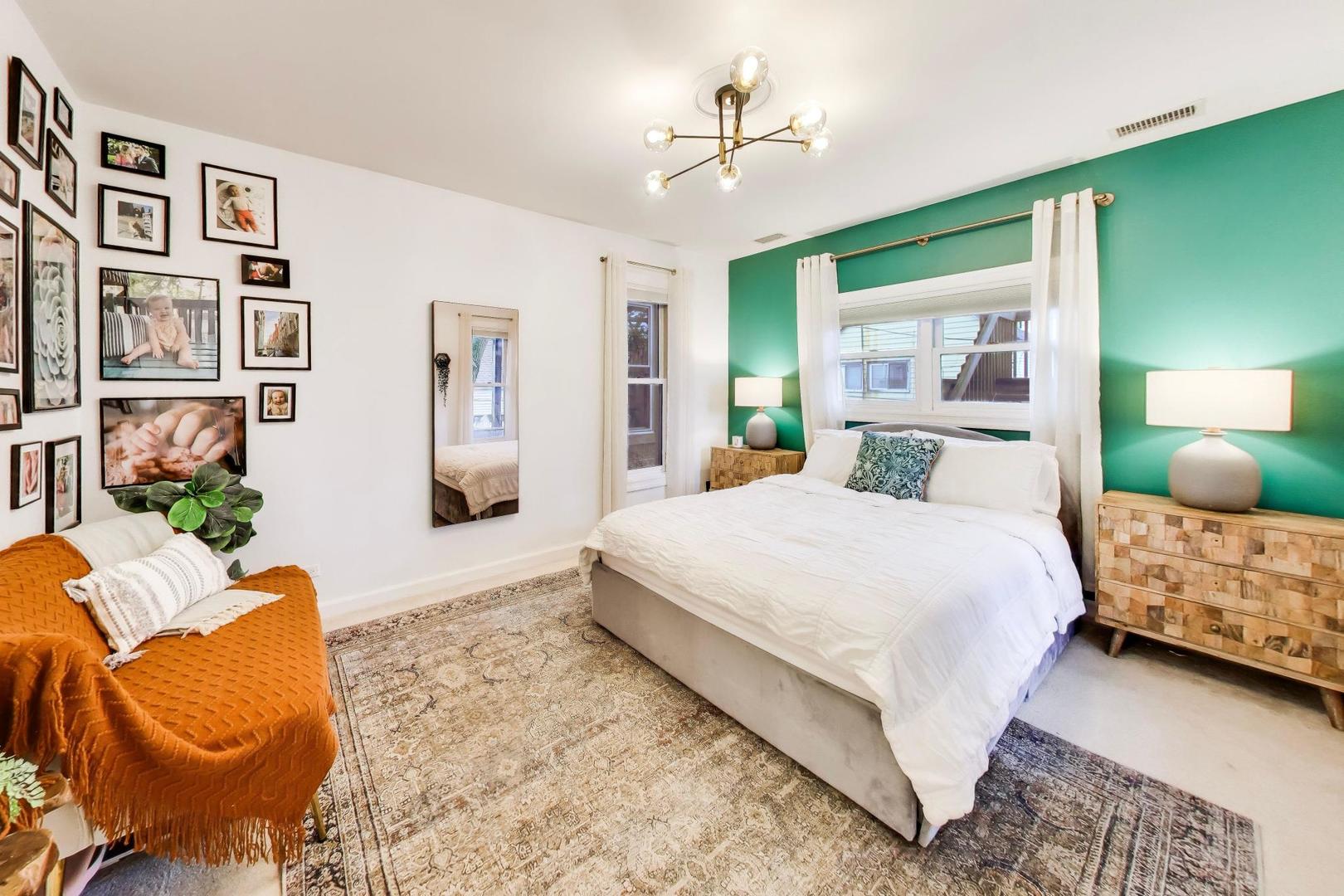 3051 N Clifton Avenue Unit: 2