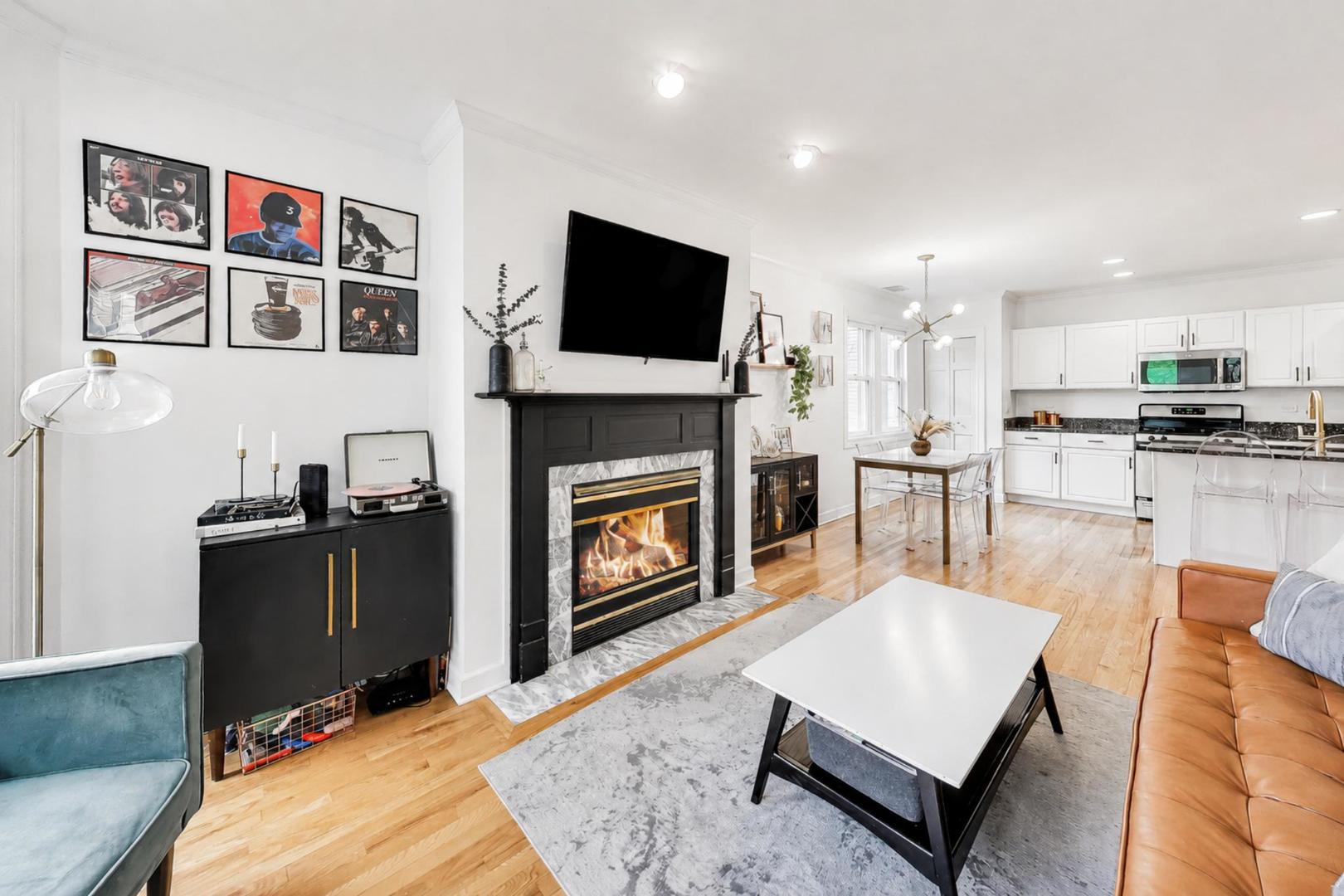 3051 N Clifton Avenue Unit: 2