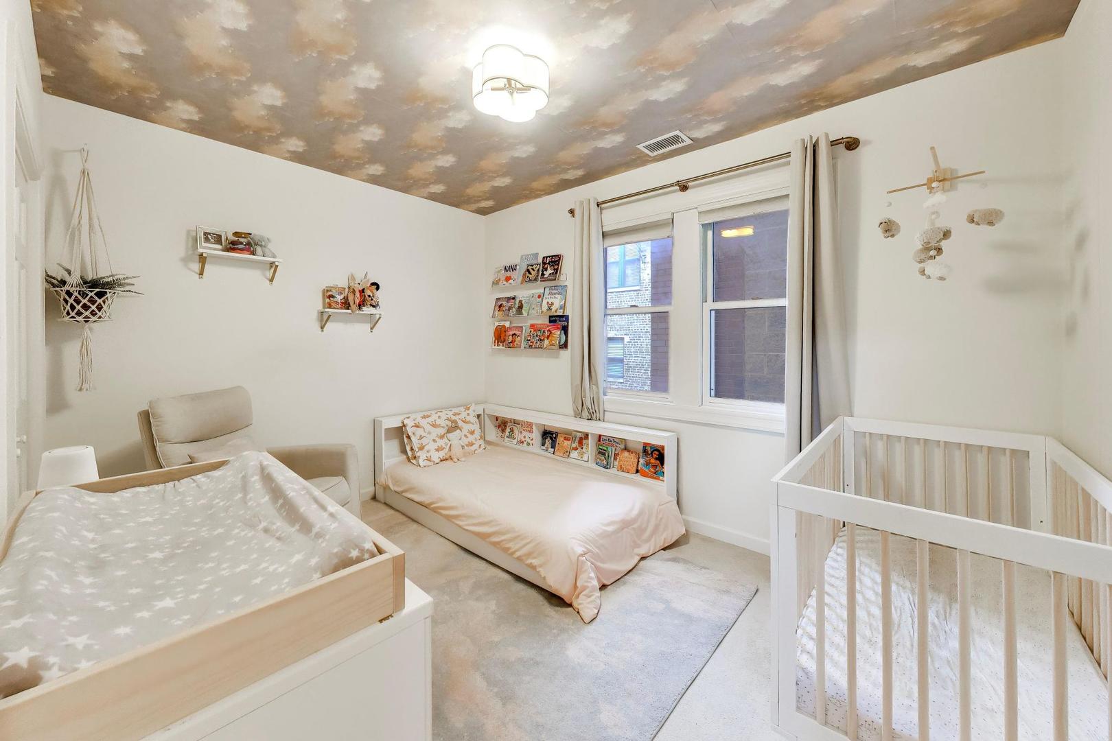 3051 N Clifton Avenue Unit: 2