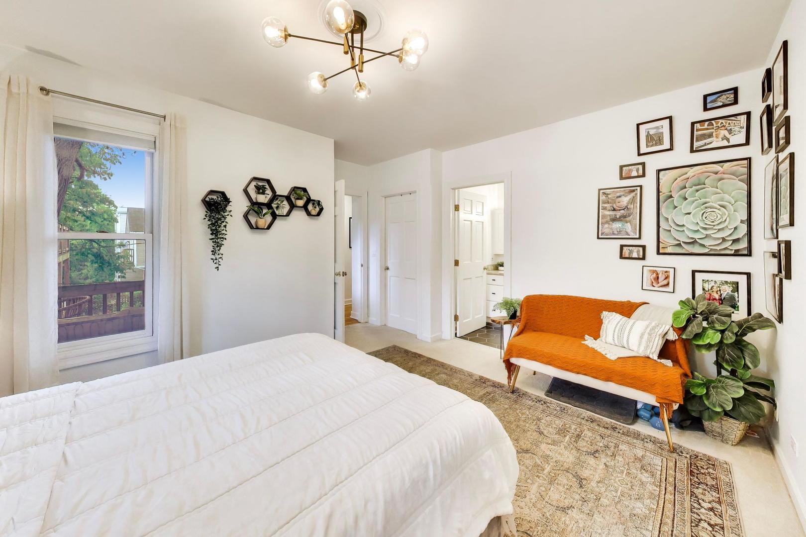 3051 N Clifton Avenue Unit: 2