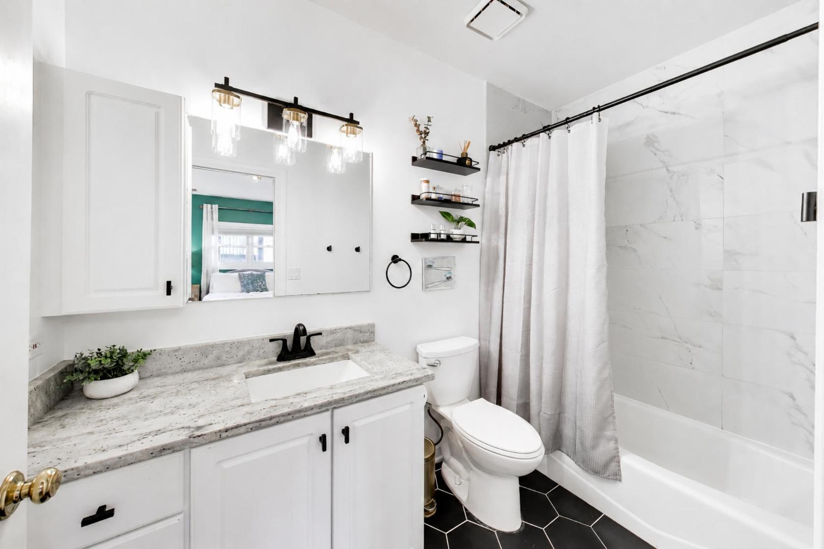 3051 N Clifton Avenue Unit: 2
