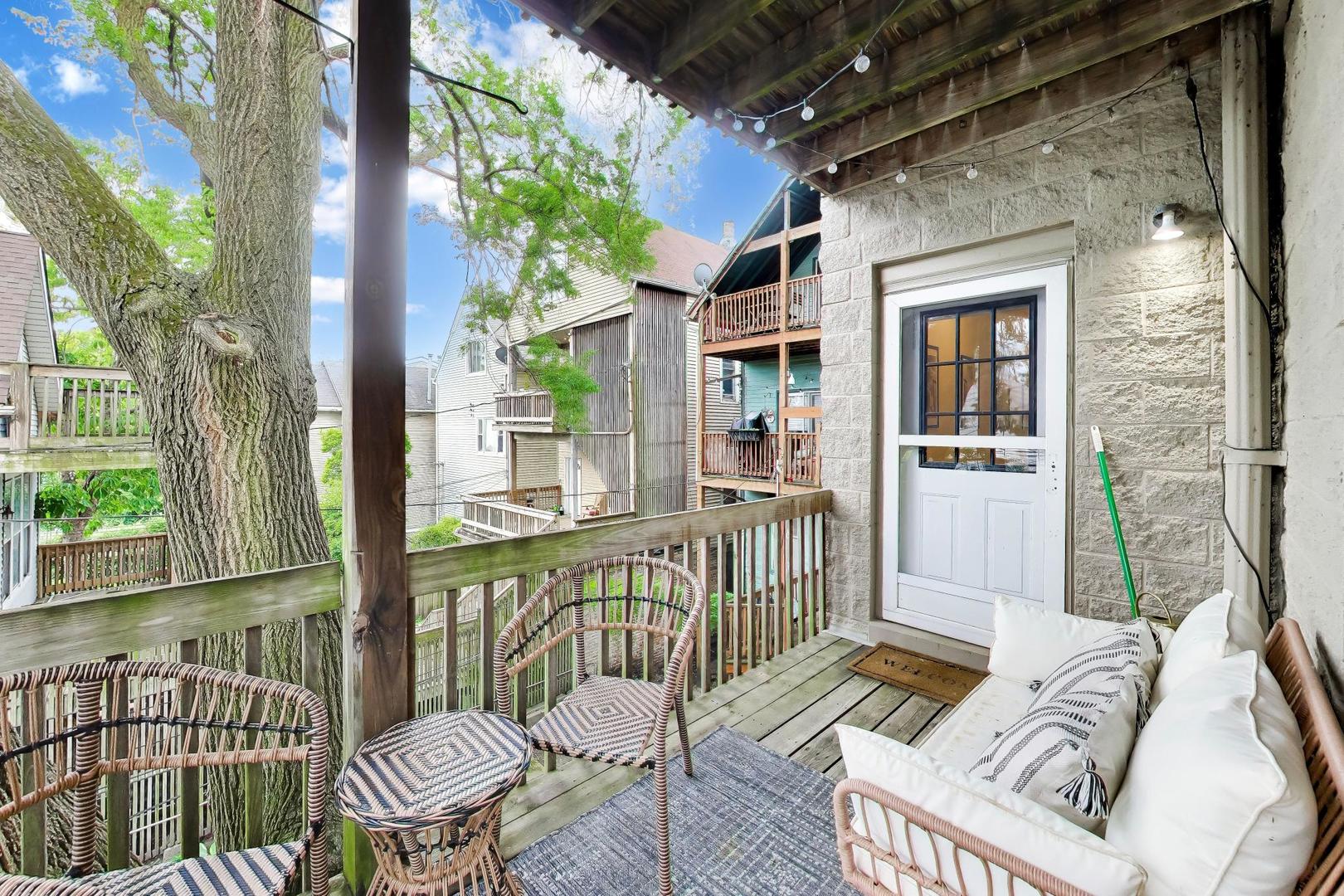 3051 N Clifton Avenue Unit: 2
