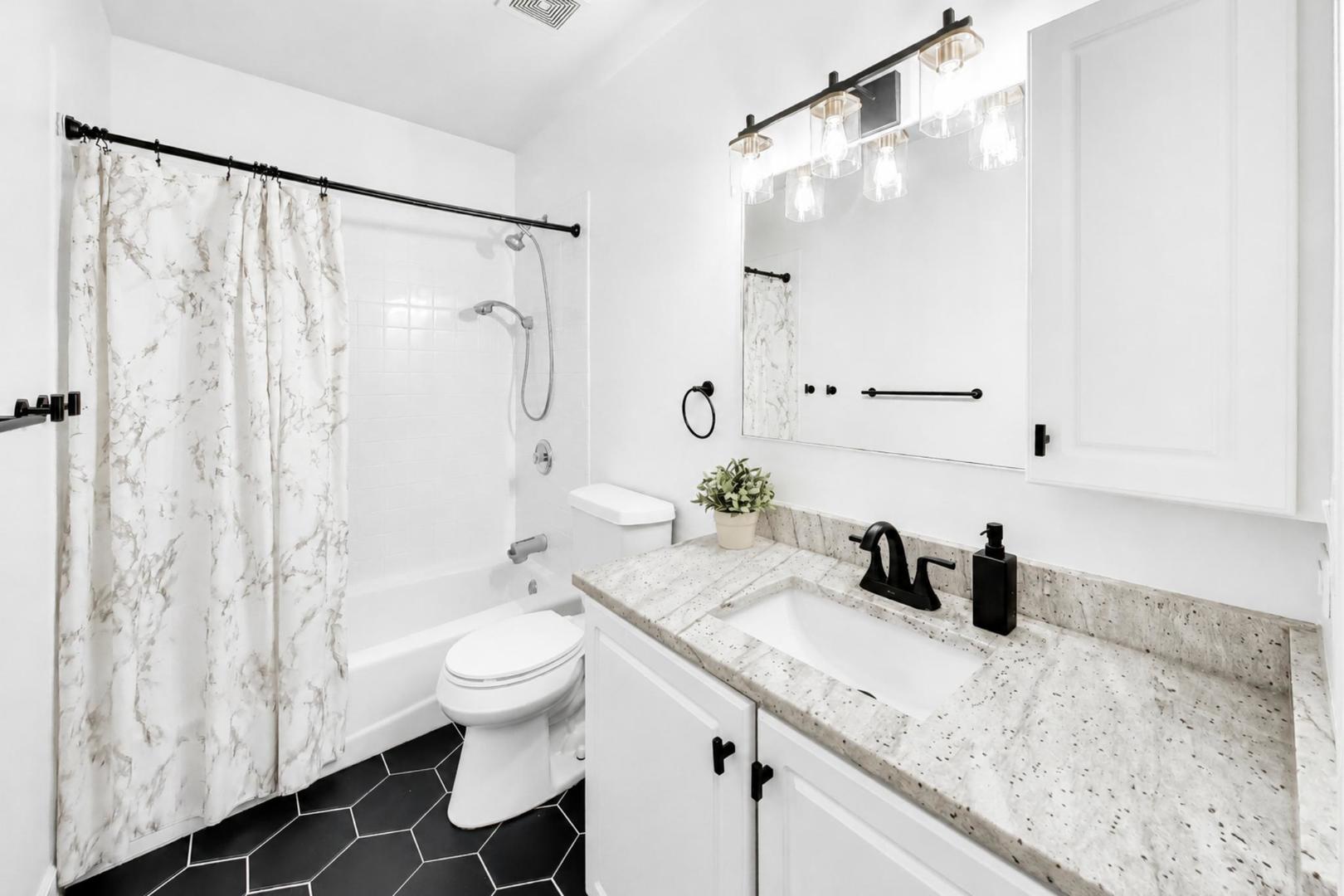 3051 N Clifton Avenue Unit: 2