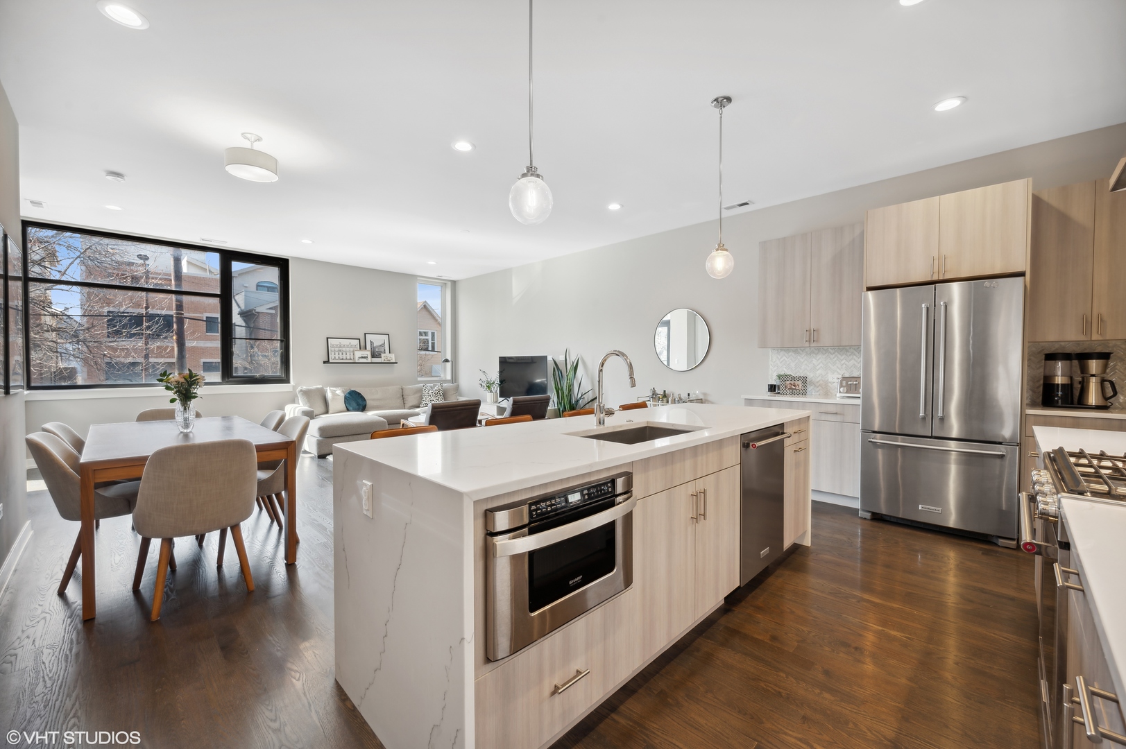 1841 N California Avenue Unit: 2B