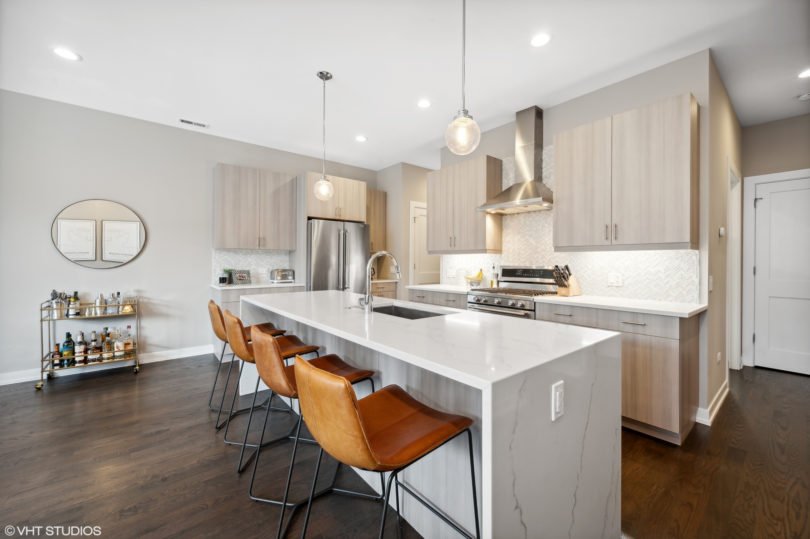 1841 N California Avenue Unit: 2B