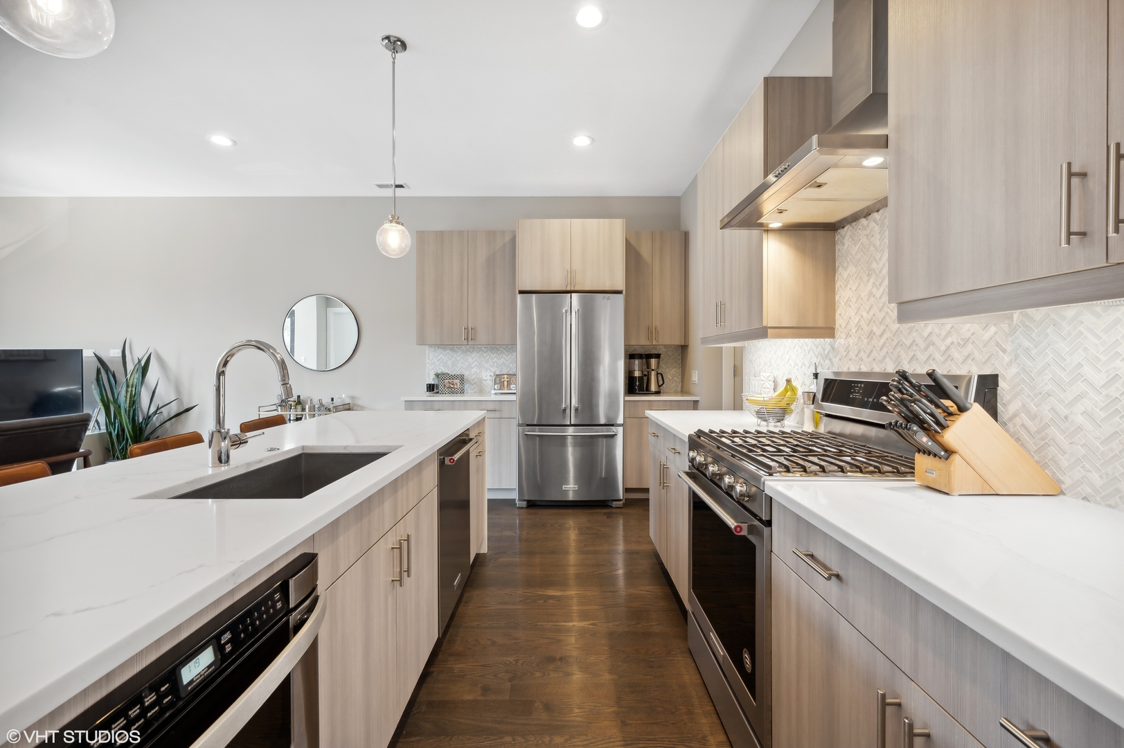 1841 N California Avenue Unit: 2B