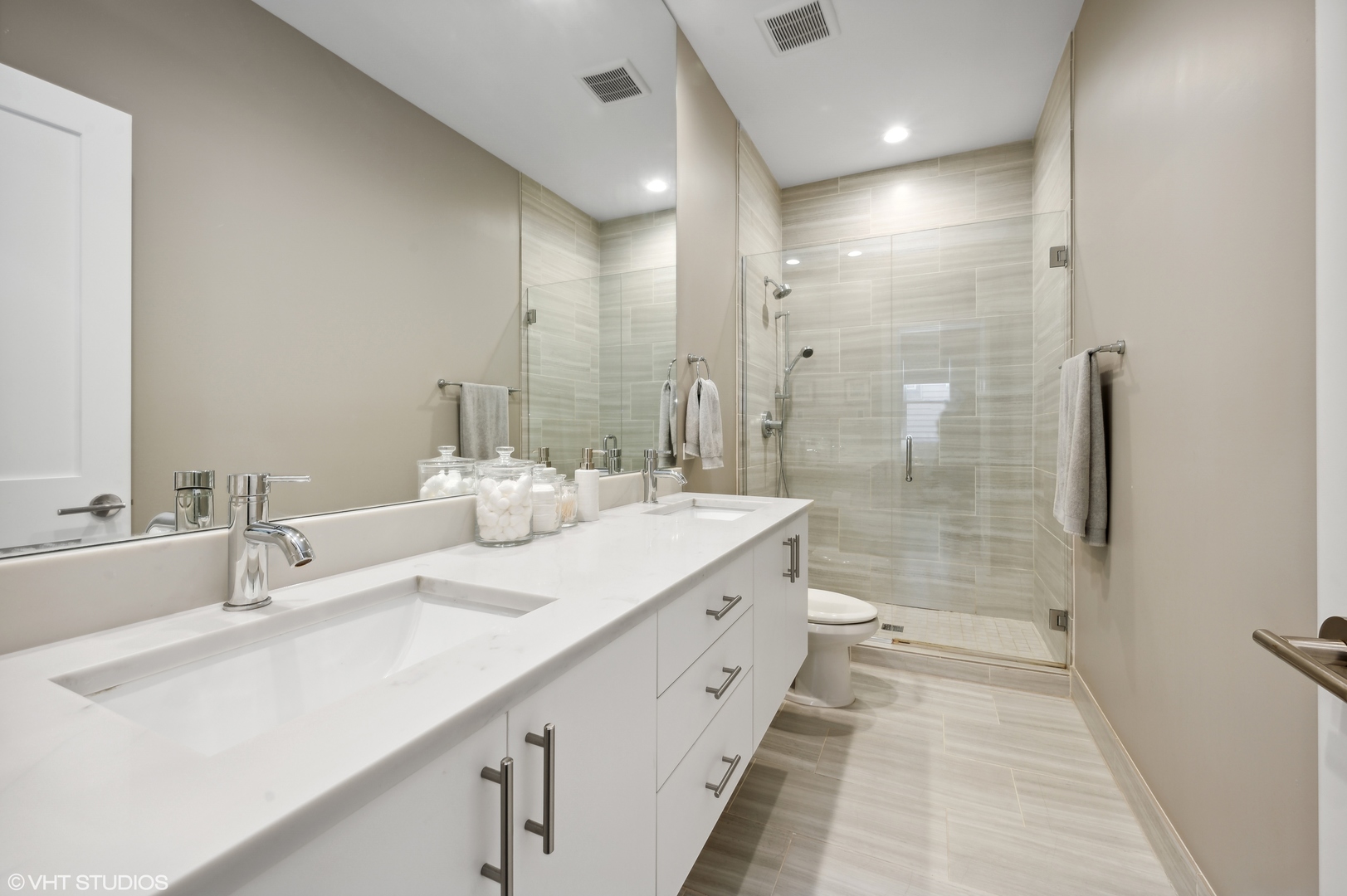 1841 N California Avenue Unit: 2B