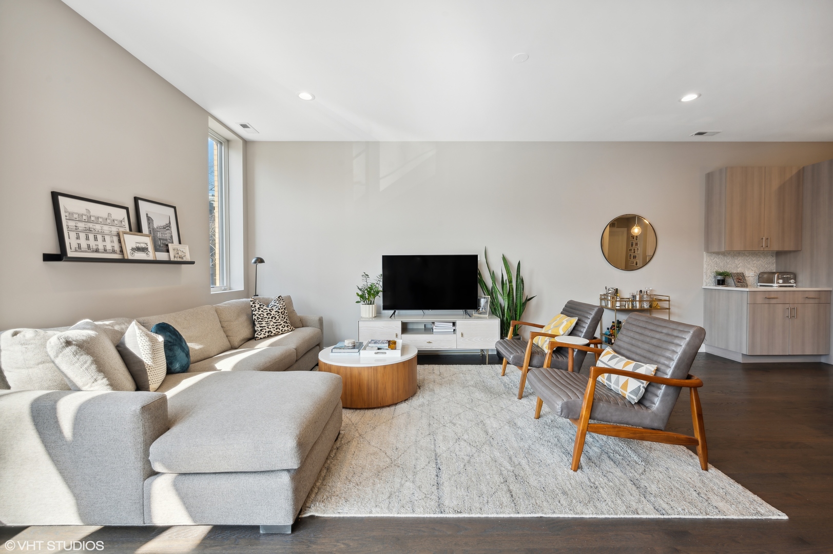 1841 N California Avenue Unit: 2B