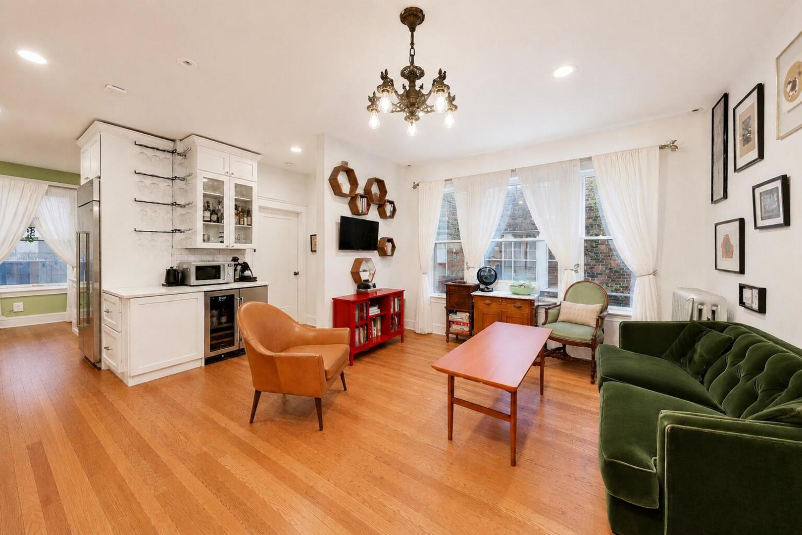 4428 N Malden Street Unit: 3N