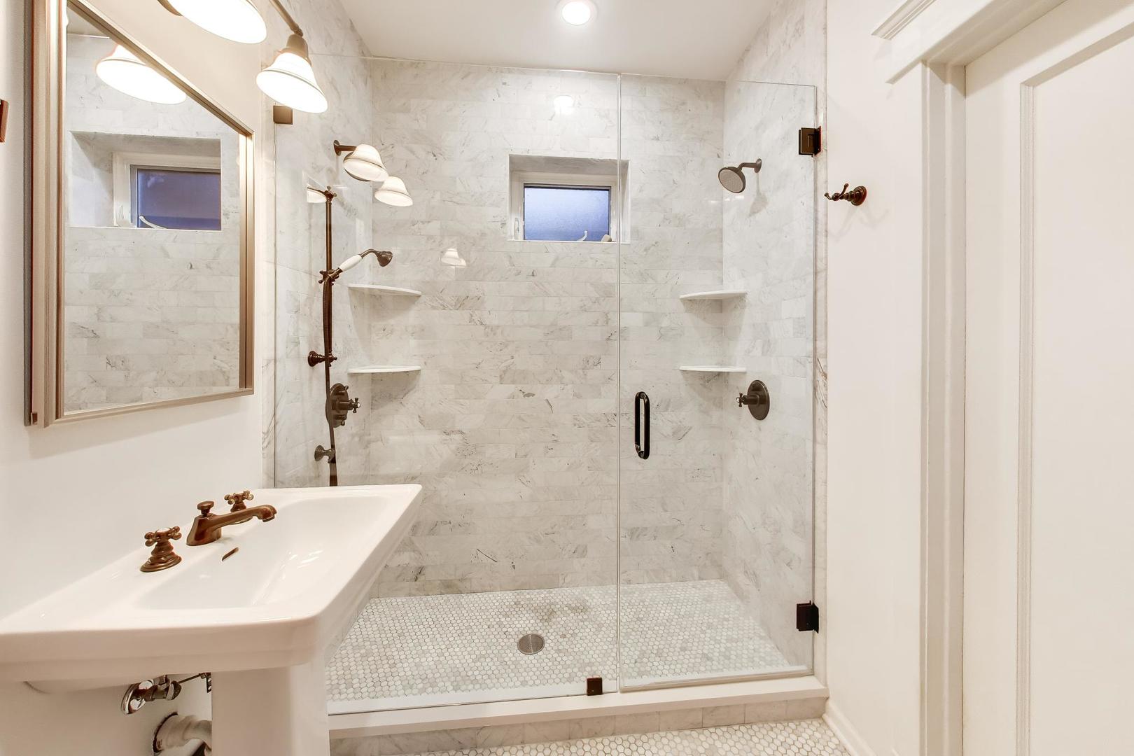 4428 N Malden Street Unit: 3N