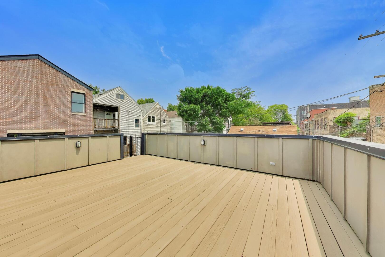2439 W Moffat Street